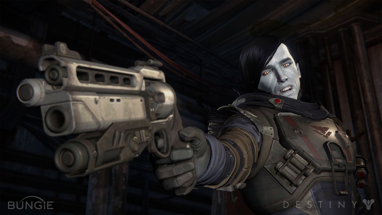 Le Corbeau : le visage d'Uldren, les cheveux clairs, une capuche jaune