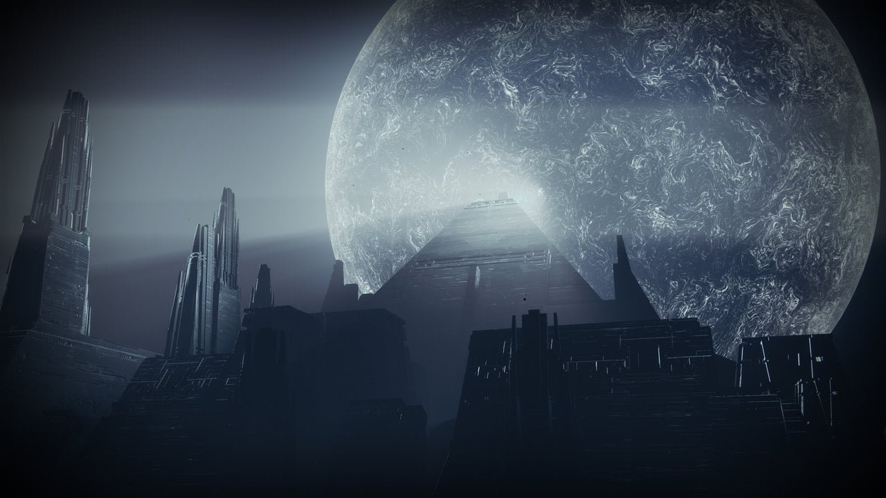 Des flèches noires devant une lune immense