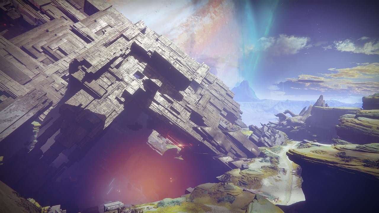 Le Pyramidion sortant de la mesa sous un ciel lilas