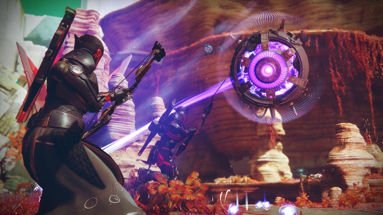 Un Gardien bande son arc face à un Servitor violet, dans le Fuselage perdu