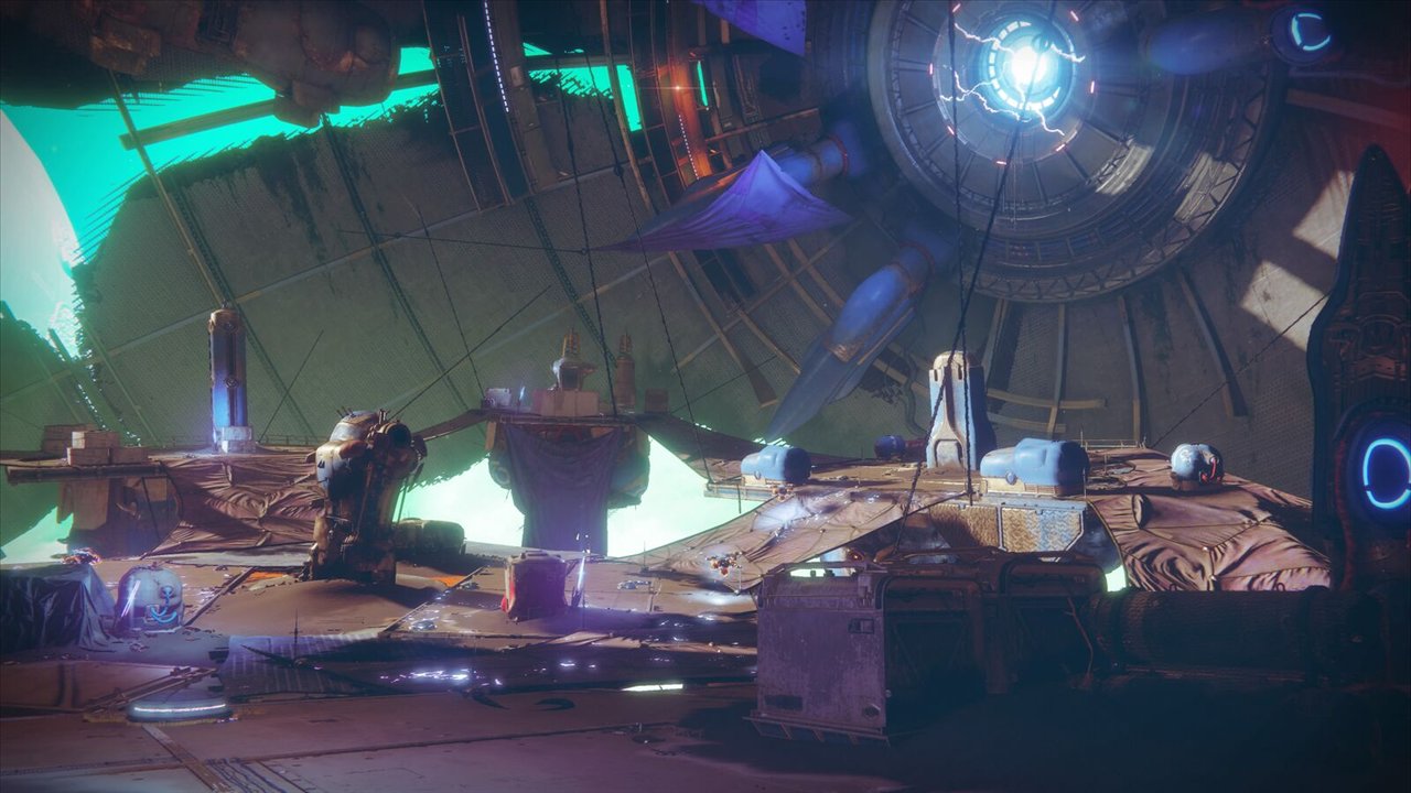 Le centre de contrôle EX-077 : l'intérieur éventré de l'Exode noir, une sphère lumineuse au fond, des consoles renversées