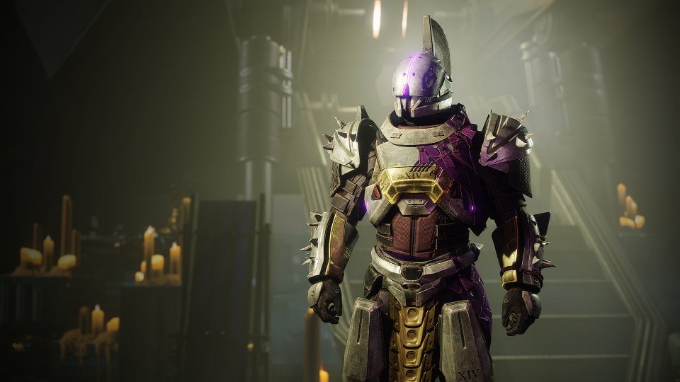 Saint-14 dans le Hangar, entouré de bougies