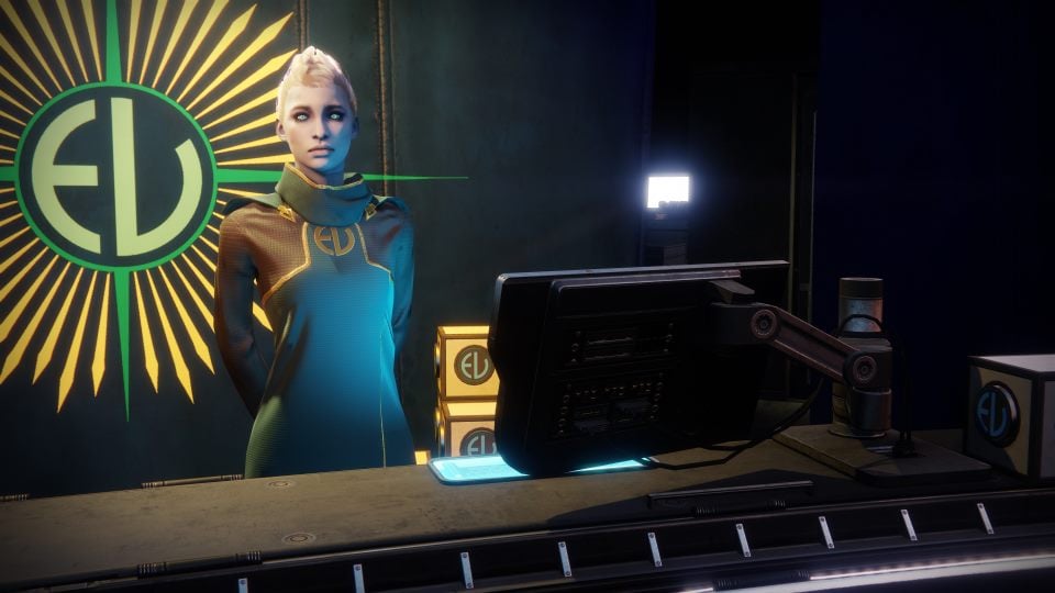 Tess Everis derrière le comptoir de l'Everversum