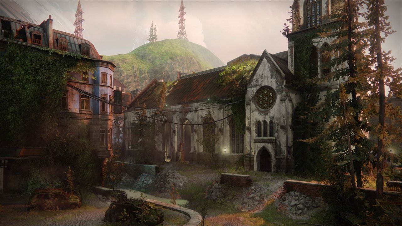 Trostland : une église gothique entourée d'immeubles en ruine, des sapins, une lumière de fin d'après-midi